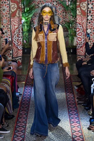 Look 7
